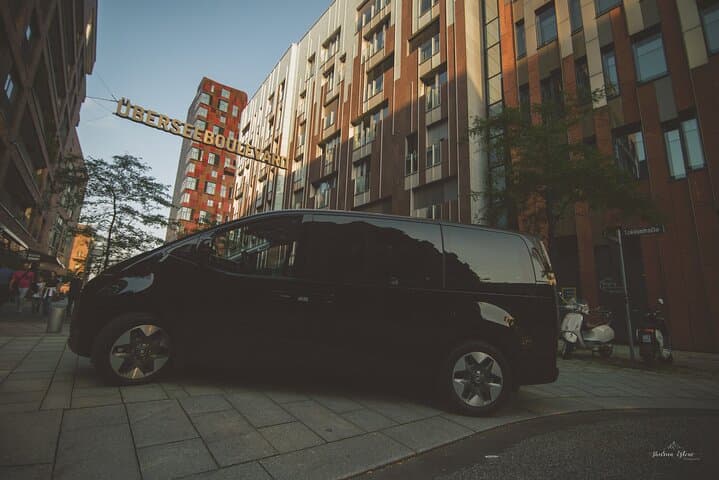 Hamburg Driverguide — 4-Hour Private City Tour & Photo Stops