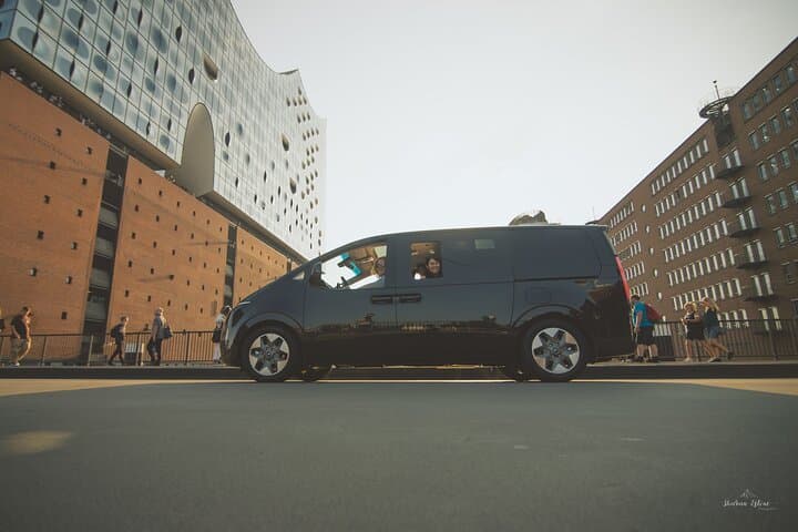 Explore Hamburg in a First-Class Van: Harbor, Speicherstadt & Reeperbahn Tour
