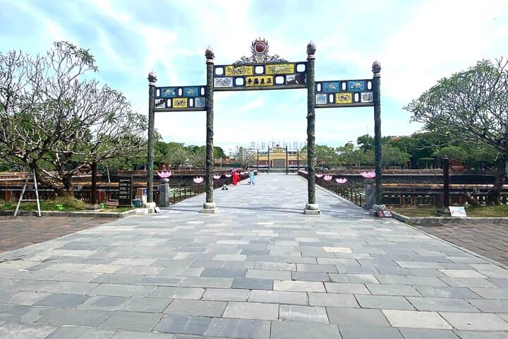 Hue Private Full-Day Guided Tour: Imperial Citadel, Pagodas & Royal Tombs photo 6