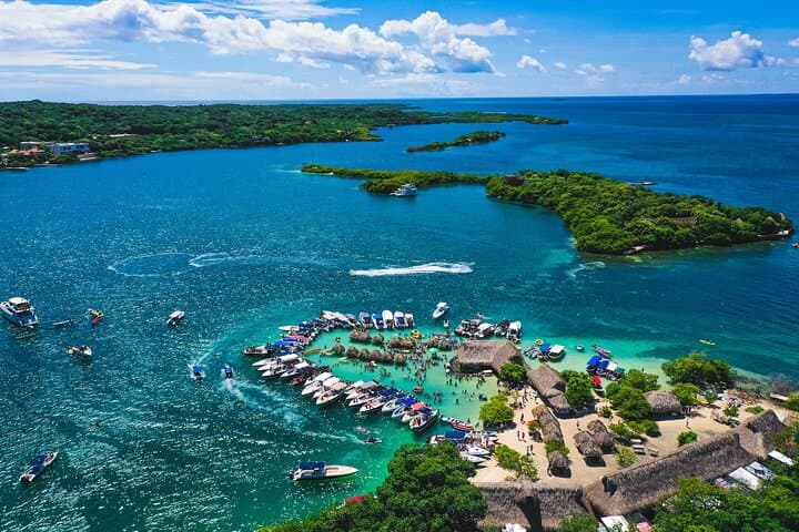 Rosario Islands Full-Day: Snorkel, Playa Blanca & Cholón Party photo 1