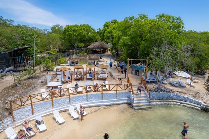 Rosario Islands Full-Day: Snorkel, Playa Blanca & Cholón Party photo 4