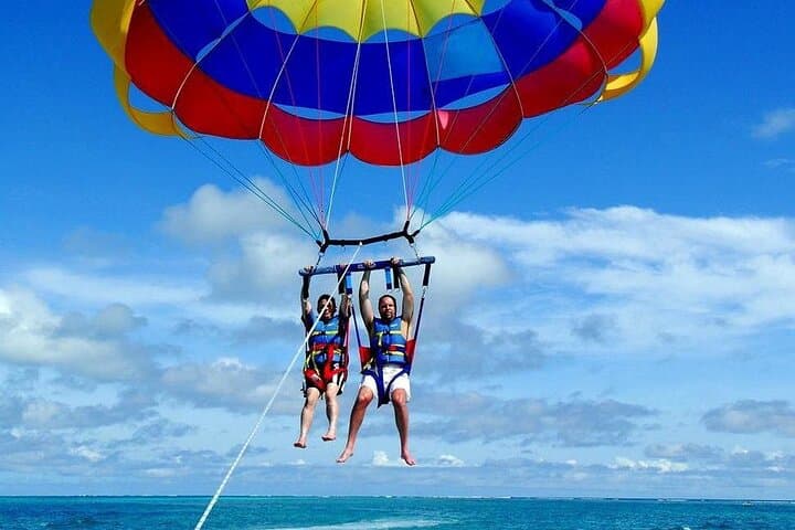 Parasail Above Hurghada: 7–10 Minute Red Sea Flight with Private Transfer photo 3