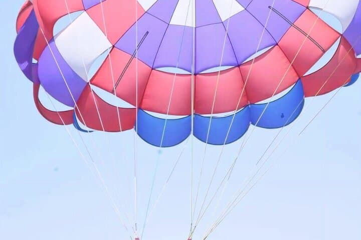 Parasail Above Hurghada: 7–10 Minute Red Sea Flight with Private Transfer photo 4