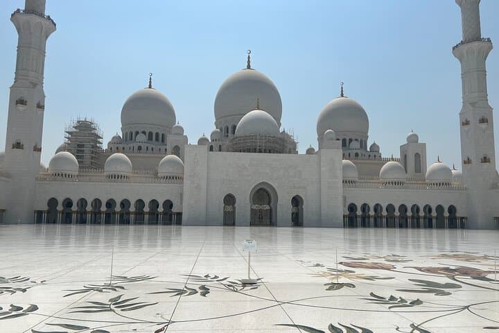 Exclusive Private Abu Dhabi City Tour — Sheikh Zayed, Corniche & Yas Island photo 6