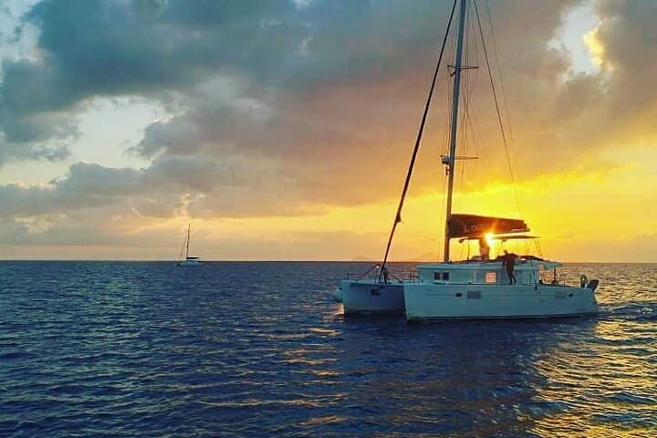 Santorini Caldera Panorama Sunset Cruise — All‑Inclusive Winter Sailing to Hot Springs & Thirassia