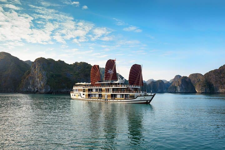 Halong Bay 2-Day, 1-Night Luxury Cruise — Bai Tu Long & Vung Vieng Experience photo 2