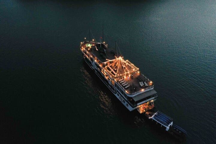 Halong Bay 2-Day, 1-Night Luxury Cruise — Bai Tu Long & Vung Vieng Experience photo 5