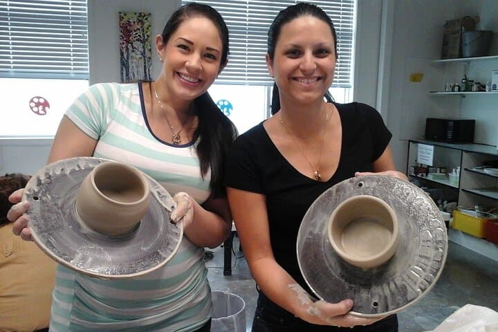 90-Minute Wheel-Throwing Pottery Class in Everett — Hands-On Clay for Beginners