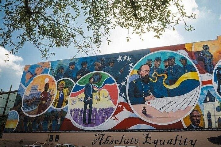 Galveston Island Art & Mural E-Bike Tour: Seawall Ride Through History photo 1