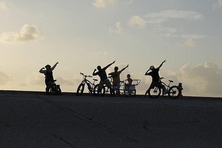 Galveston Island Art & Mural E-Bike Tour: Seawall Ride Through History photo 2