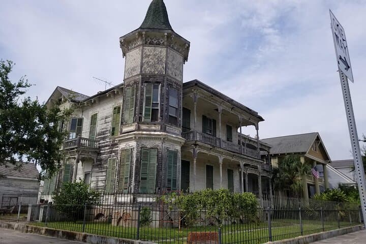 Galveston Reconstructed Private Tour: Model-T Heritage Drive Through Historic Districts photo 4