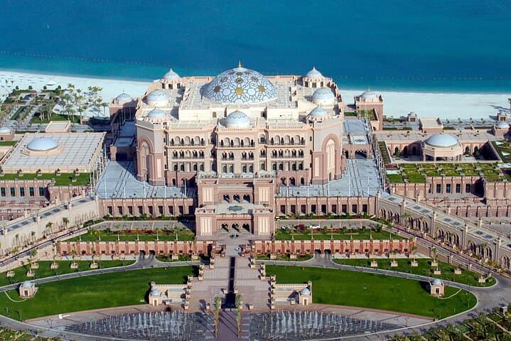 Private Abu Dhabi City Tour: Sheikh Zayed, Qasr Al Watan & Corniche photo 5