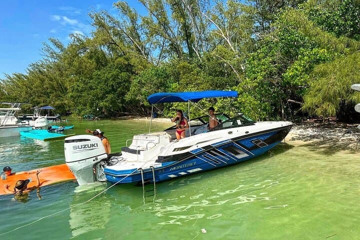 Private Miami Skyline Boat Tour: 4‑Hour Sandbar & Island Cruise photo 2