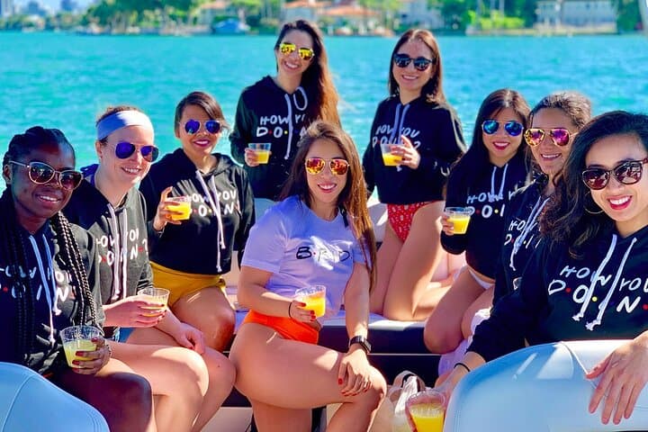 Private Miami Boat Excursion: Celebrity Mansions, Sandbars & Dolphin Watching photo 3