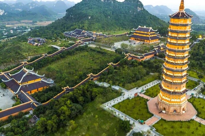 Ninh Binh Small-Group Day Tour: Trang An Grottoes, Hoa Lu & Mua Cave Viewpoint photo 2