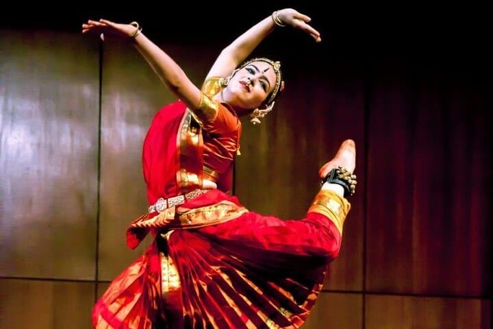 Pondicherry-Indian-Dance-Classes-and-Live-Shows-Learn-Bharatanatyam-Bollywood