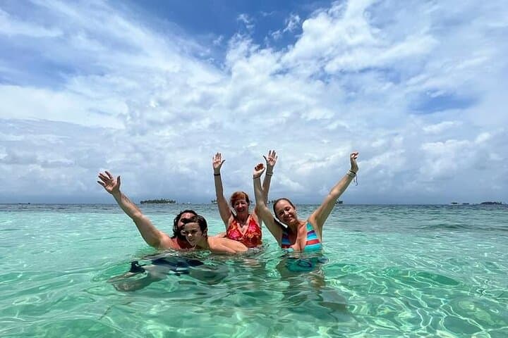 San Blas Islands 4-Island Day Tour with Guna Welcome Cocktail photo 3