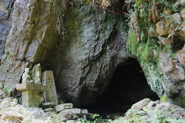 Explore Holy Mt Horaiji: Private Guided Cultural Hike in Aichi photo 5