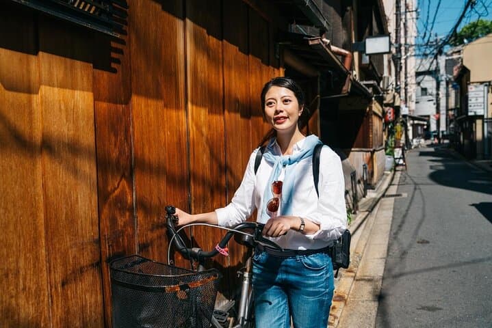 Pedal Through Kyoto's Past: Private 6-Hour Bike Tour of Temples, Gion & Fushimi Inari