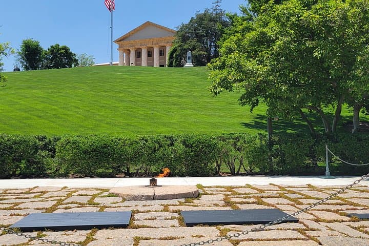 Private Washington DC Grand Tour with Changing of the Guard at Arlington photo 4
