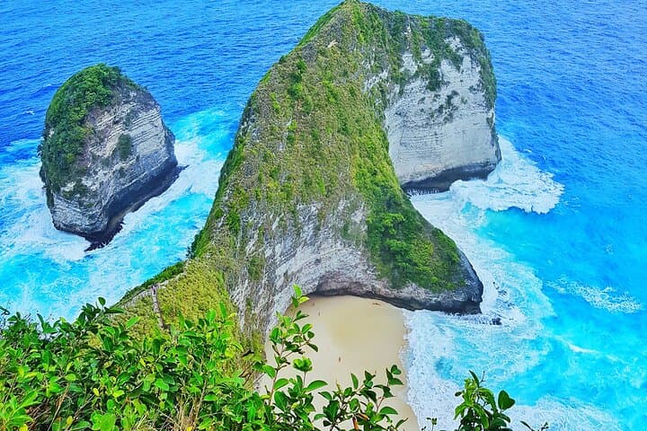 Nusa Penida West Day Tour: Kelingking, Broken Beach & Crystal Bay (All-Inclusive) photo 2
