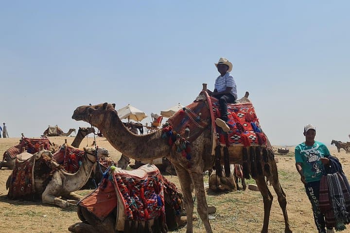 Full-Day Private Tour: Giza Pyramids, Egyptian Museum & Khan el-Khalili Bazaar