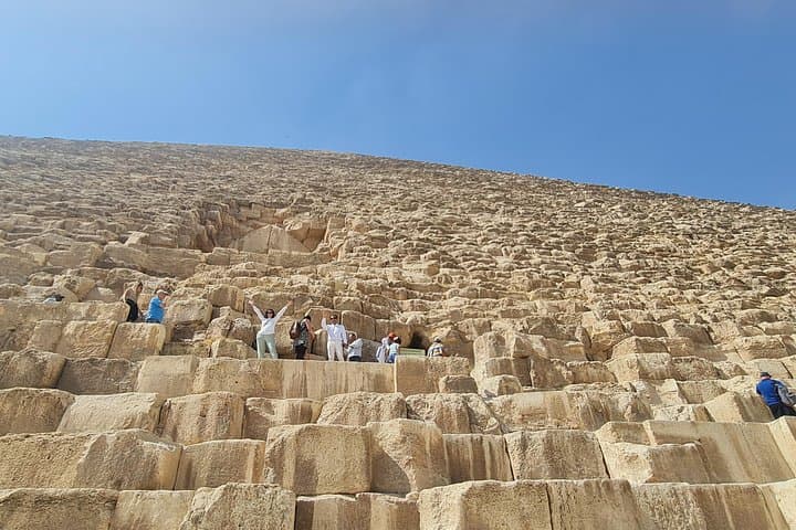Full-Day Private Tour: Giza Pyramids, Egyptian Museum & Khan el-Khalili Bazaar photo 4
