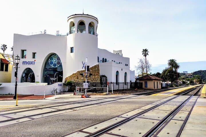 Santa Barbara Historical & Architectural Private Walking Tour: Presidio to City Hall photo 4