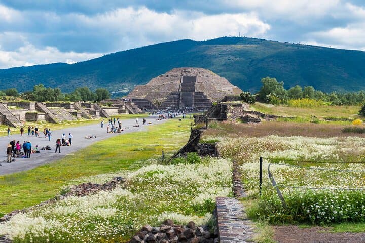 Private Half-Day Teotihuacan Tour: Pyramids, Causeway & Agave Tasting photo 2