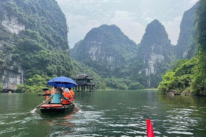 Hoa Lu, Trang An & Mua Cave: Deluxe Small-Group Day Tour from Hanoi