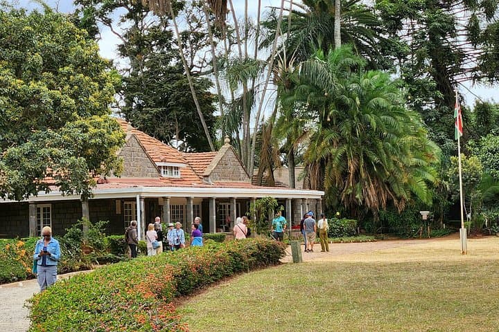 Giraffe Centre, Kazuri Beads & Karen Blixen Museum: Nairobi Day Tour photo 1