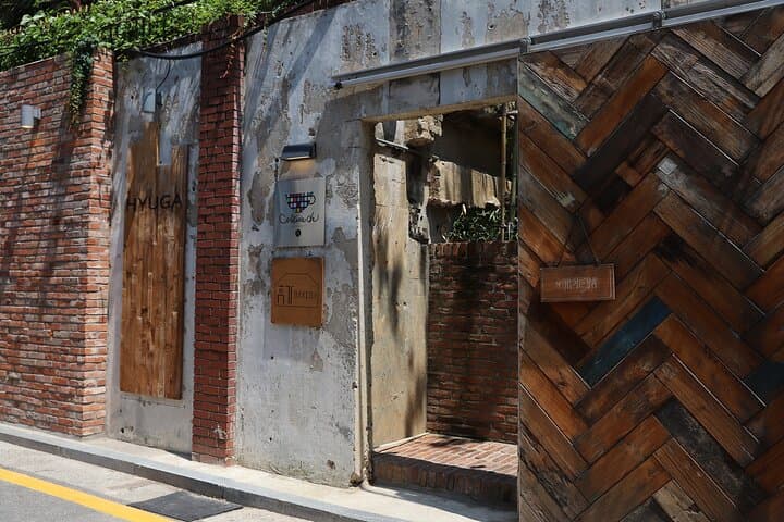 Seoul BTS Fan Walking Tour — Visit BTS Homes, Cafes & Jamsil Handprints photo 3