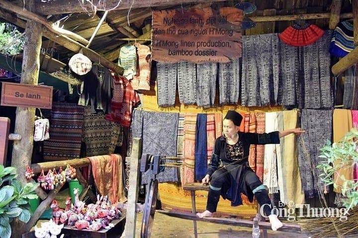 2-Day Sapa Trek from Hanoi: Cat Cat, Mu Linh Hoa Terraces & Ethnic Villages photo 3
