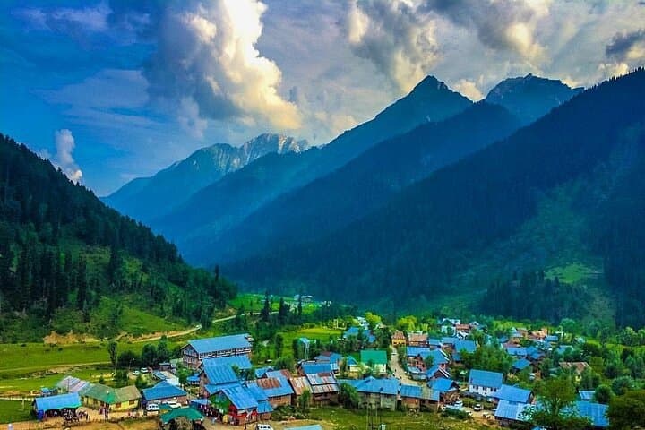 4-Day Kashmir Getaway from Srinagar: Gulmarg, Pahalgam & Houseboat Experience photo 2