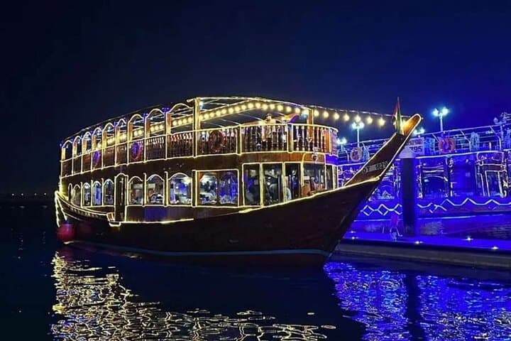 Evening Dubai Marina Dinner Cruise: Buffet, Live Tanoura & Skyline Views