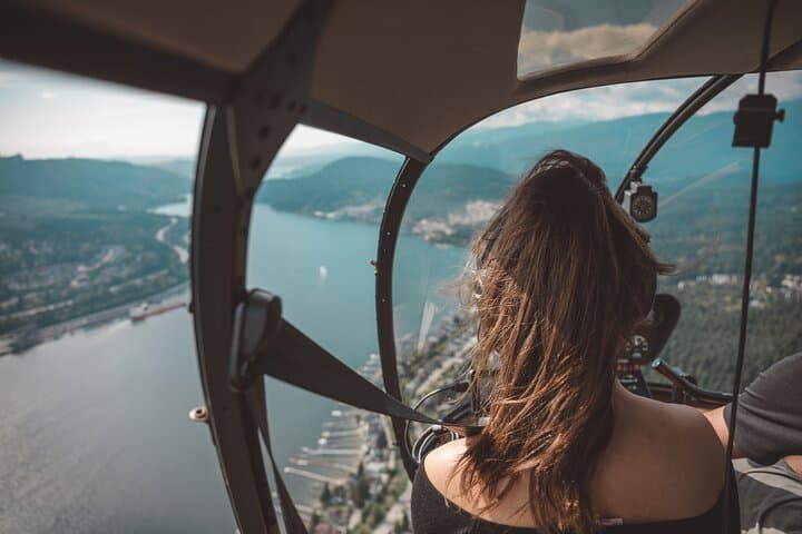 Vancouver Discovery Helicopter Flight from SKY Hangar - 20-Min Scenic Tour photo 3