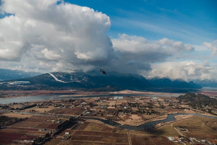 Vancouver Discovery Helicopter Flight from SKY Hangar - 20-Min Scenic Tour photo 5
