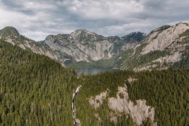 Helicopter Landing in the Coast Mountains: Backcountry Flight from Vancouver photo 3