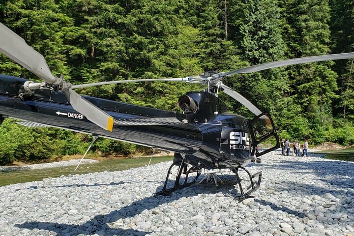 Helicopter Landing in the Coast Mountains: Backcountry Flight from Vancouver photo 4