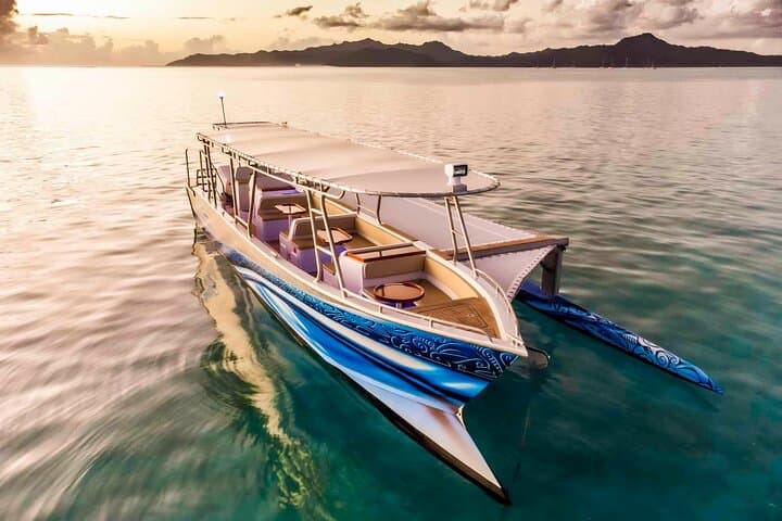 Private Sunset on Blue Lagoon: Champagne Cruise Facing Bora Bora
