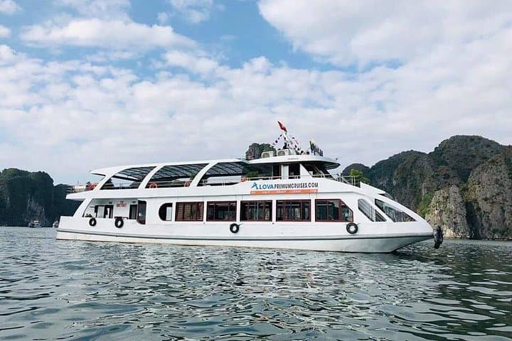 Halong Bay Deluxe Day Cruise from Hanoi — Titov, Sung Sot & Kayak Guide photo 1