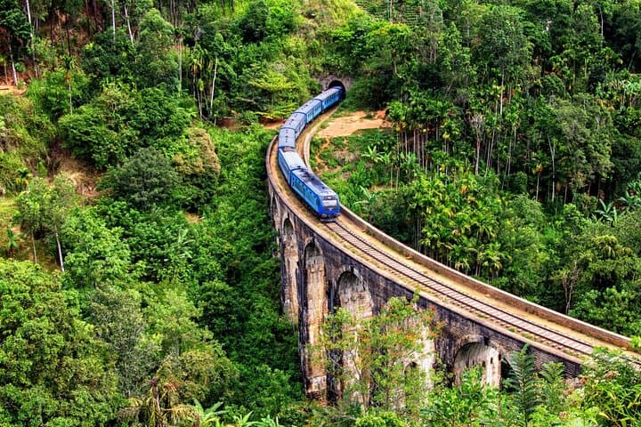 6-Day Guided Discovery Tour in Sri Lanka: Sigiriya, Kandy & Colombo Highlights