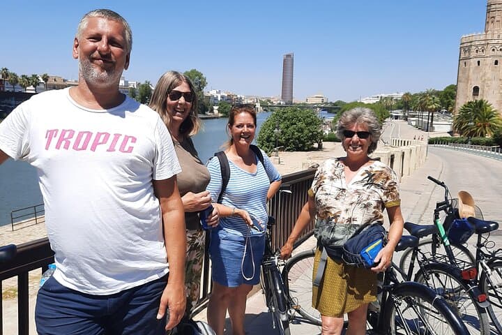 Explore Seville by Bike: City-Centre Bicycle Rentals & Best Routes photo 2