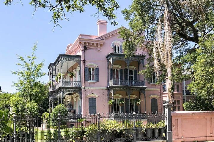Garden District Walking Tour: Historic Mansions, Lafayette Cemetery & Local Secrets photo 5