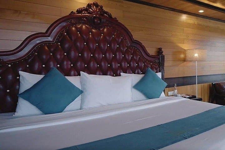 Halong Bay 3-Day Joyful Cruise: Kayaking, Trampolines & Island Nights photo 2