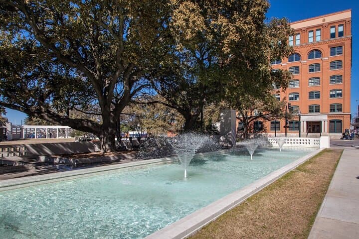 Walking Dealey Plaza: The JFK Assassination Experience in Dallas photo 2