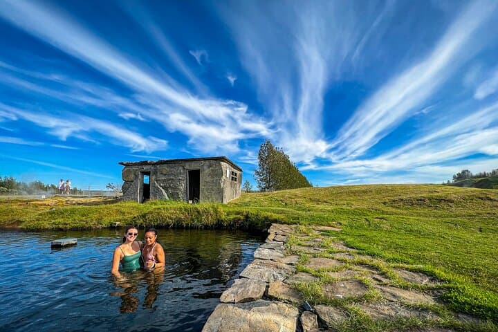 Private Golden Circle Tour with Photographer, Secret Lagoon & Friðheimar Lunch