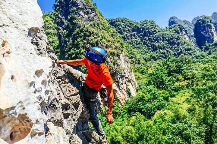 Yangshuo Rock Climbing: Guided Karst Cliff Adventure with Private Transfer