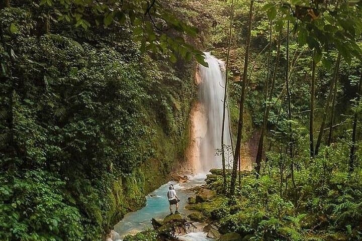 Blue Falls & Catarata Toro Hiking Tour — La Fortuna Blue Pools and 360° Valley Views photo 2