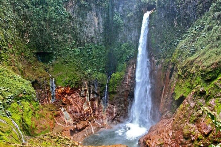 Blue Falls & Catarata Toro Hiking Tour — La Fortuna Blue Pools and 360° Valley Views photo 4